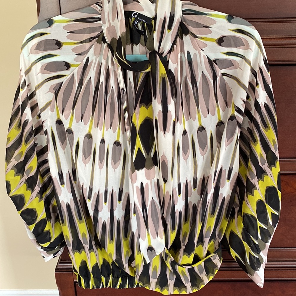 Wrap blouse with open shoulders - Picture 4 of 11